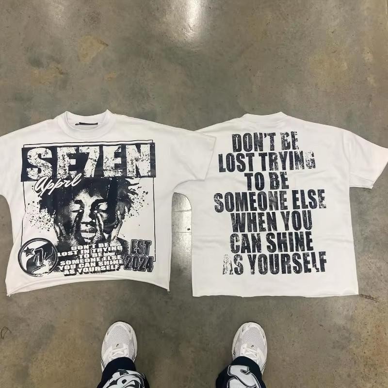 HOT NEW2025! เสื้อยืดแขนสั้นผู้ชาย - cetakan alfabet แนวสตรีทฮาราจูกุ ทรงหลวมโอเวอร์ไซส์ ย้อนยุคอเมร