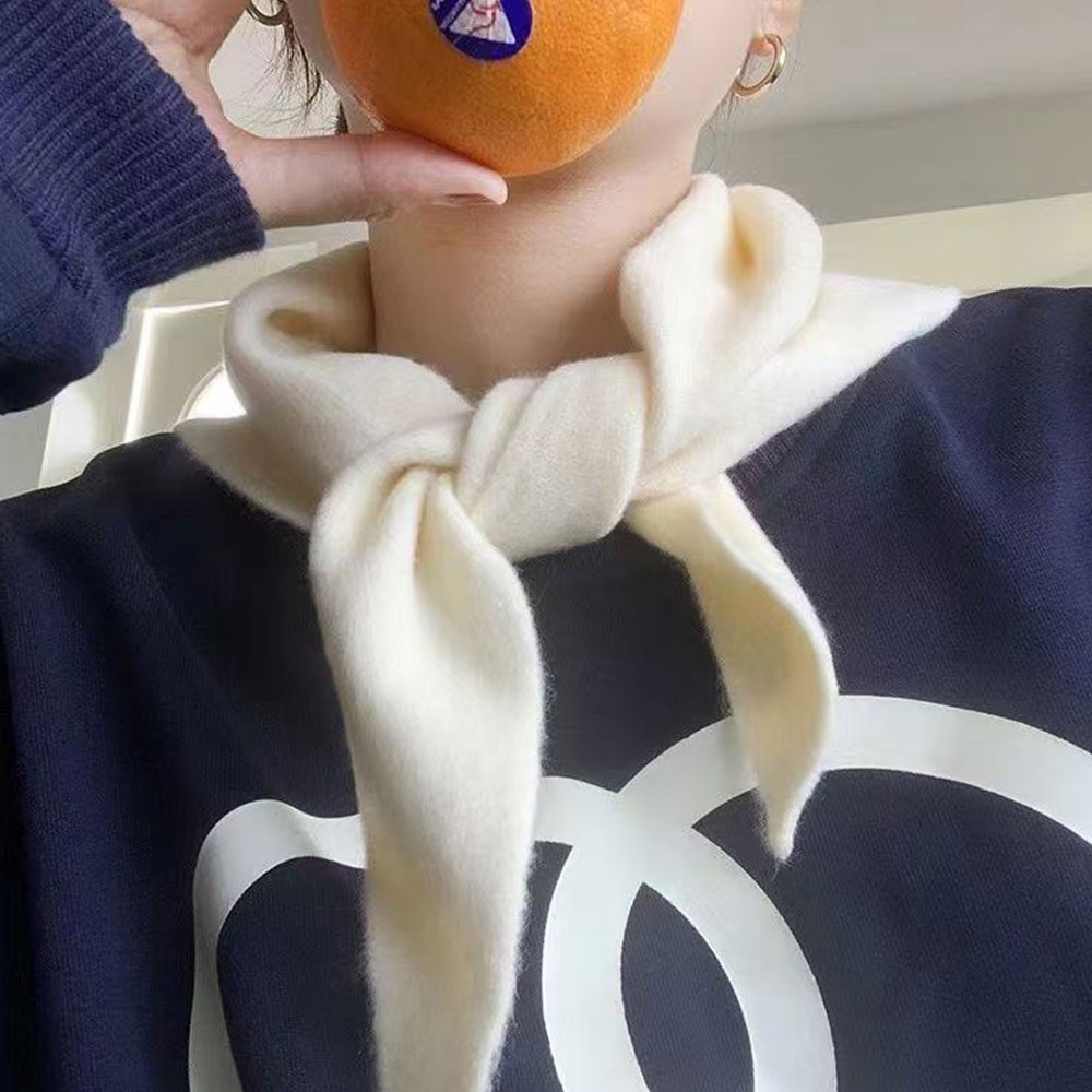 ✈️【การจัดส่งสินค้า 24 ชั่วโมง】ผ้าพันคออบอุ่นถักสีทึบ แบบสามเหลี่ยม สำหรับคล้องคอหรือคลุมไหล่ - รูปที่ 4