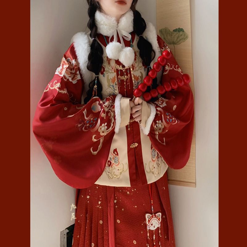 2025 Spring Tsubakiyu Collection Original Hanfu [เสื้อคลุมปีใหม่] หญิง Ming Made คอกลมหนากว่าเกราะ