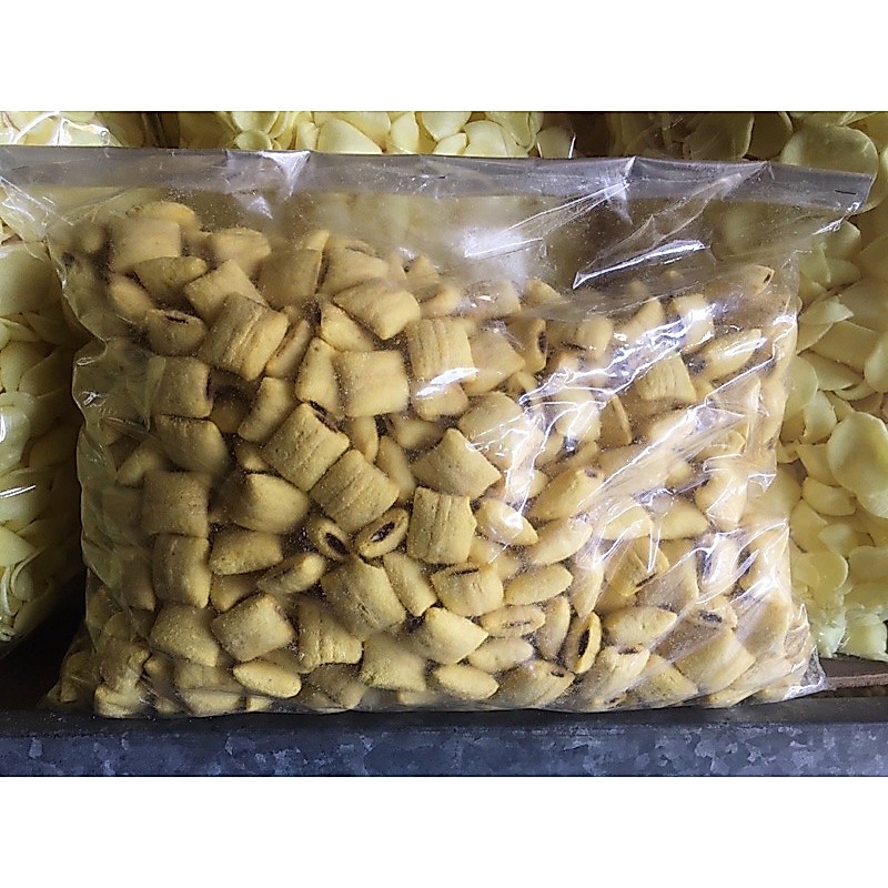 ขนมข้าวโพดอบกรอบ สอดไส้ช็อกโกแลต/ บอมบ์ บอมบ์ สอดไส้ช็อกโกแลต 500 กรัม