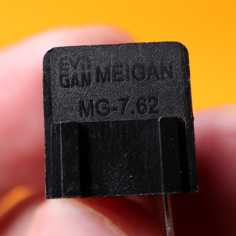 ขั้ว PCB แบบรั้ว KF/MG8500/7.62-2P3P4P สามารถประกบ PA66 หมุดทองแดงไนลอนเป็นมิตรกับสิ่งแวดล้อม