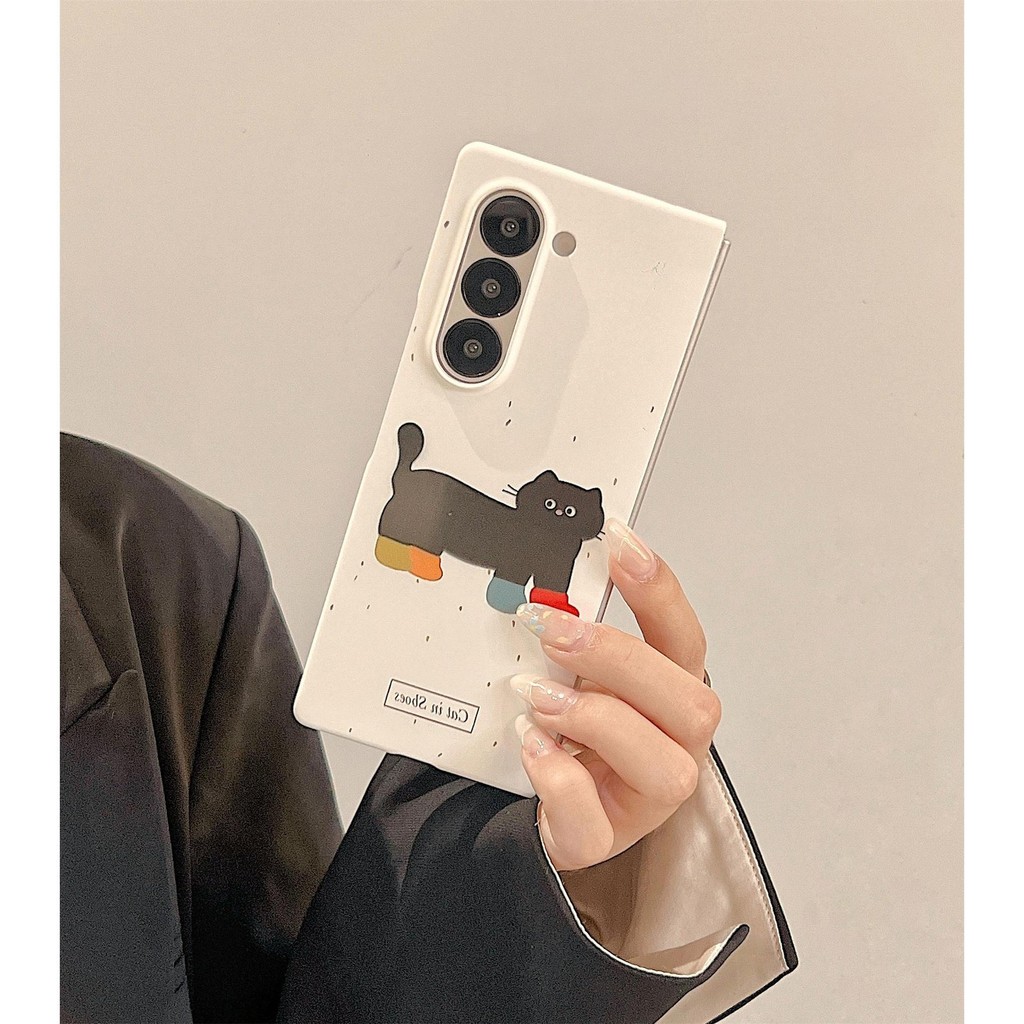 การ์ตูนเกาหลีถุงเท้าสีสีดําลูกแมวแมวสีขาวเคสโทรศัพท์สําหรับ Samsung Galaxy Z Fold7 Z Fold6 ZFold 5 Zfold4 ปกหลัง