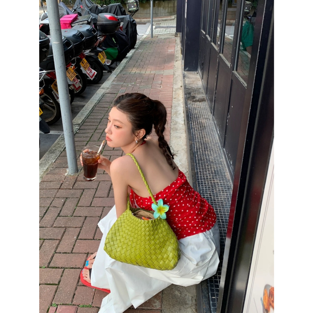 iPinkพร้อมส่ง🌷เสื้อคล้องคอผู้หญิง แต่งดอกไม้ลายโพกาดอท สีแดงสดใส่ สาวฮอต ชุดไปคาเเสื้อครอปทรางรัดรูป เรียบหรู เปิดหลัง - รูปที่ 6