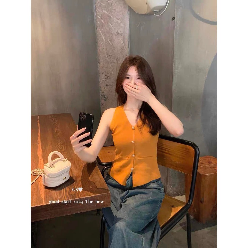 เสื้อไหมพรมแขนกุดคอวี เข้าทรงสวยงานผู้ดีย์เก๋ๆ B798