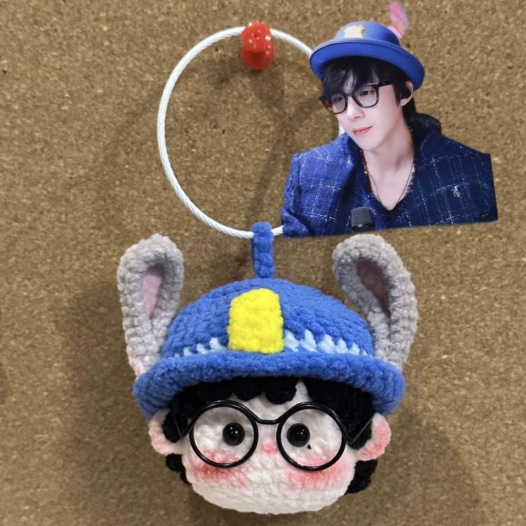 ขายร้อน [ผลิตภัณฑ์สําเร็จรูป] Liu Yuning โครเชต์อุปกรณ์ต่อพ่วงพวงกุญแจทําด้วยมือตุ๊กตาขนสัตว์จี้ของข