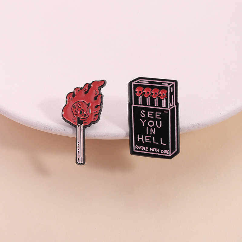 Gothic Matchbox การ์ตูน Pin Red Skull สยองขวัญ Badge ตลกเข็มกลัดฮาโลวีน Party ของขวัญเครื่องแต่งกายกระเป๋าเป้สะพายหลังอุปกรณ์เสริมเครื่องประดับ