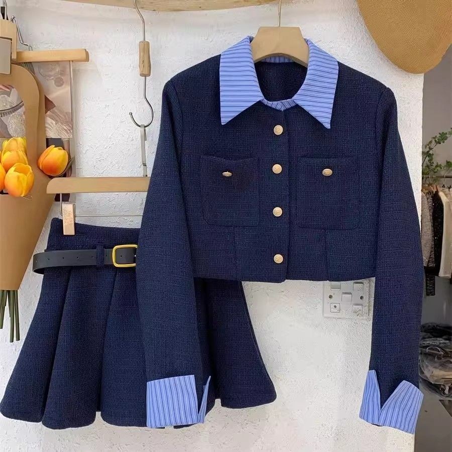เย็บลายเสื้อสูทสองชิ้นปลอม + กระโปรงจีบ 2025 ฤดูใบไม้ผลิฤดูใบไม้ร่วงสไตล์ชาแนลชุดสองชิ้นผู้หญิง