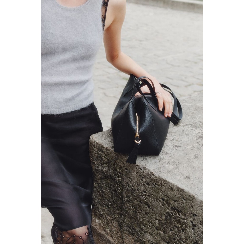 H&M(เอชแอนด์เอ็ม) กระเป๋าสะพายไหล่ทรงสี่เหลี่ยมผืนผ้า Women Rectangular shoulder bag 1302723_1