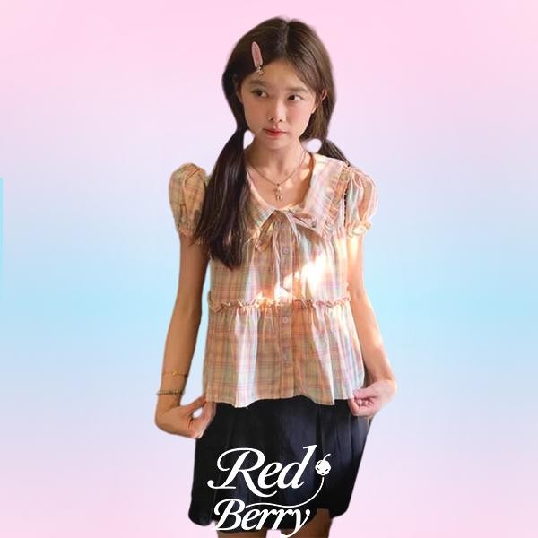 Red Berryเสื้อเชิ้ตคอตุ๊กตาแขนสั้นลายสก๊อตนักเรียนหญิง 2025 ฤดูร้อนหวานหลวมบางด้านบนเฉพาะW625