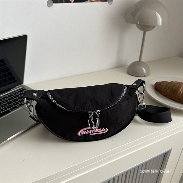 กระเป๋าปัก kappa bkk กระเป๋ารักแร้ยอดนิยมลำลองสำหรับผู้หญิงกระเป๋าแฟชั่นฤดูใบไม้ร่วงแบบใหม่ปี2025กระ