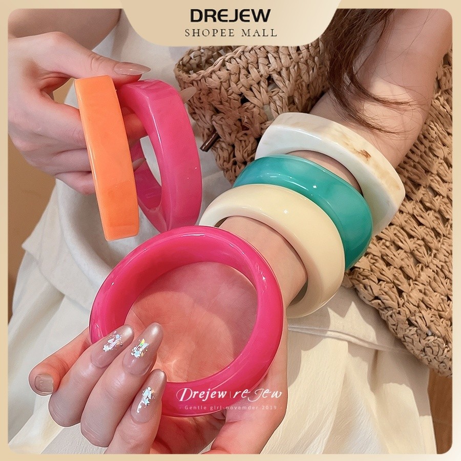 เดรช ชุดกําไลข้อมือเรซินกว้างหลายสีสีทึบและการออกแบบหินอ่อนสําหรับชุดลําลองและฤดูร้อนทุกวัน