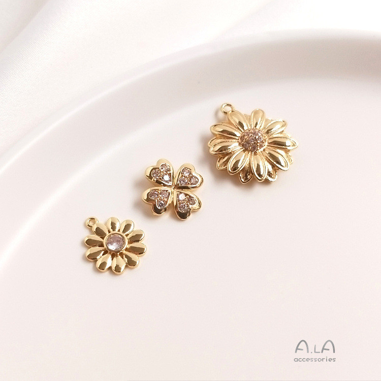 14K Gold Zircon สี Retention จี้ Daisy ดอกไม้ Four-leaf Clover จี้ดอกไม้ diy สร้อยข้อมือ Clavicle สร