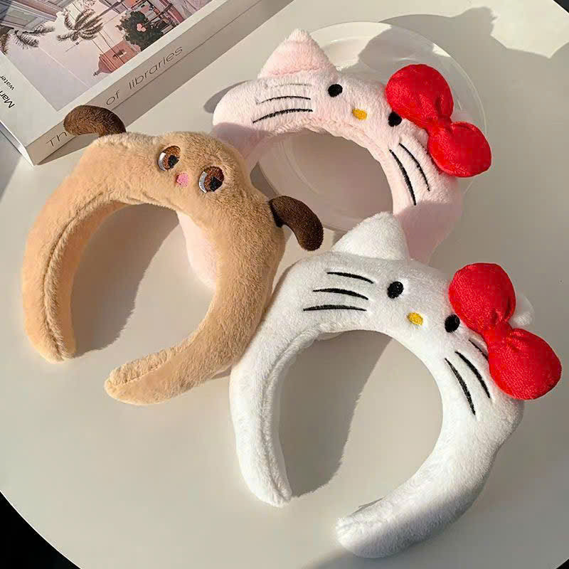 CC09 เข็มกลัดกํามะหยี่หูกระต่าย Kitty Cat โบว์แดงน่ารัก BULL.SHOP