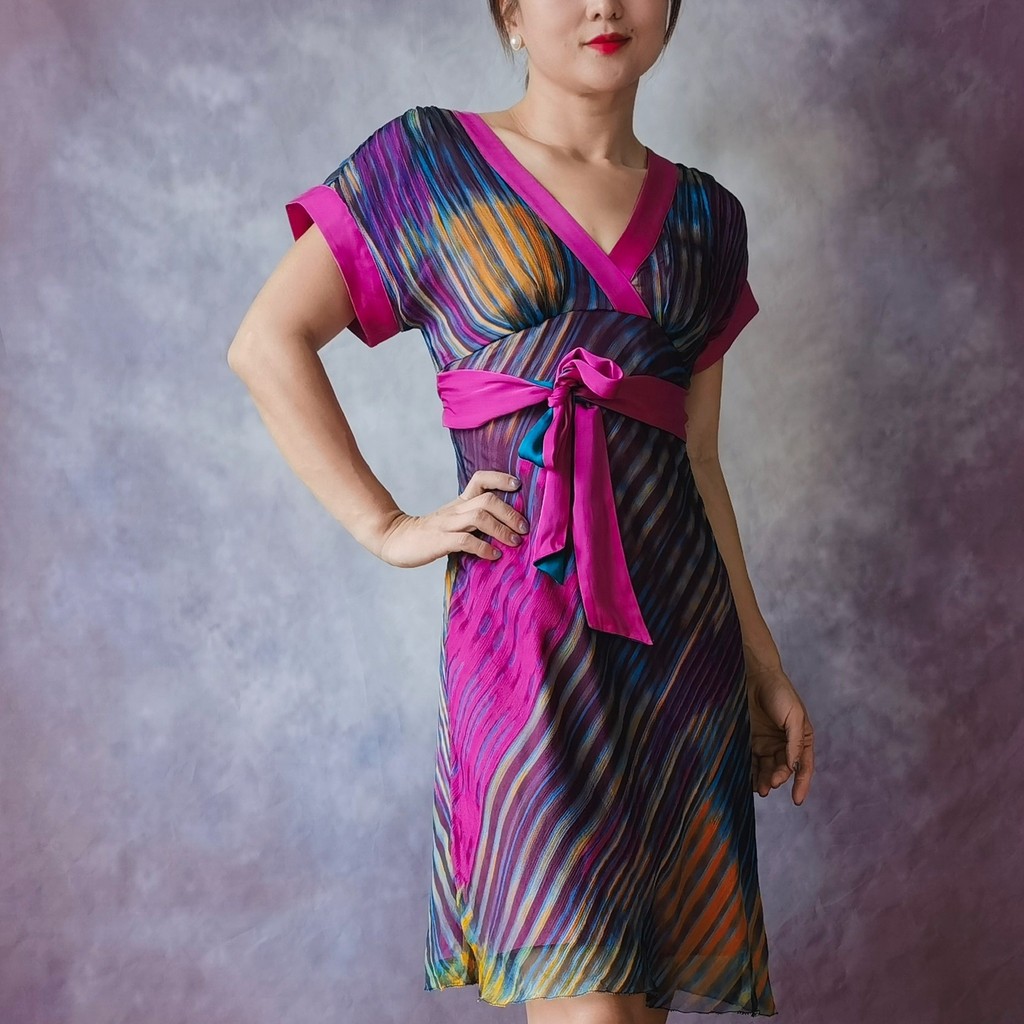 US2/4 F08 สีสันลาย Layered แขนสั้น V คอเอวสูง Slim-fit ชุดผ้าไหม 345 US Dollars 6733
