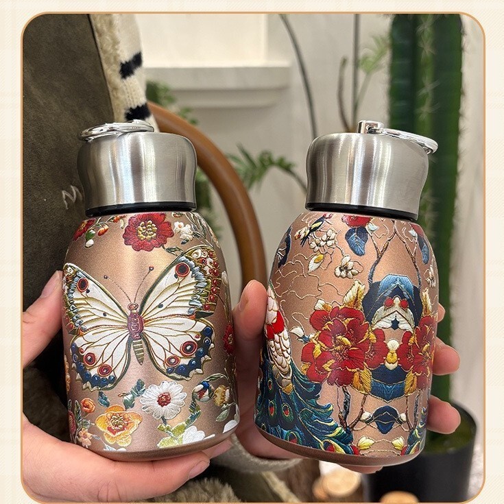 เล็กๆน้อยๆไขมัน ดิ๊ง กระติกน้ําร้อนถ้วยสไตล์จีนรูปแบบนกยูงกระเป๋าถ้วย 316 สแตนเลสของขวัญถ้วย#BWB0828