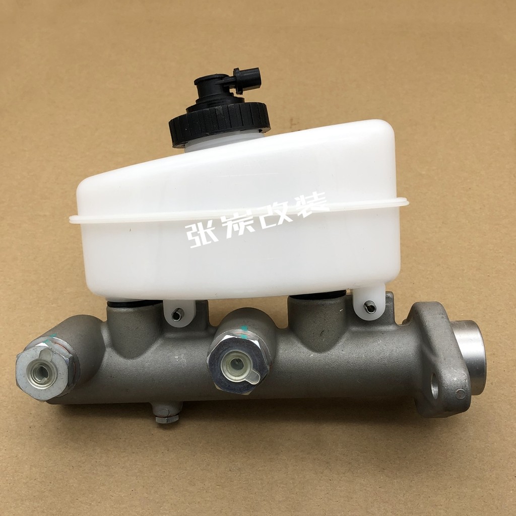 ตรุษจีนจัดส่งปกติ Zhang Tanbei Auto BJ212 ธงสงคราม 2033 Gladiator Pure Original เบรคกระบอกสูบหลัก