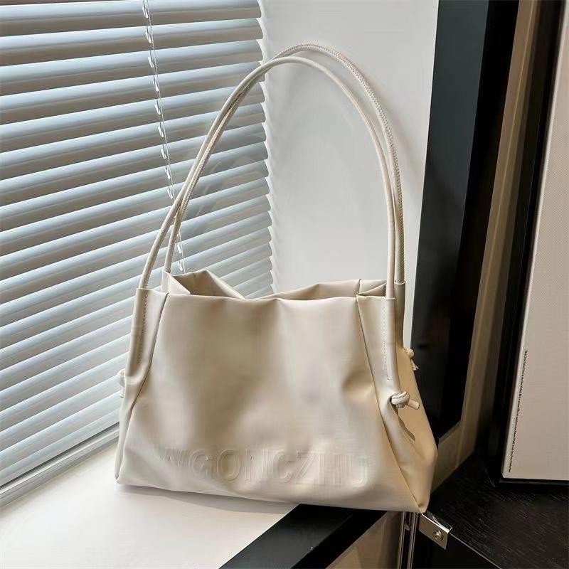 (A73) กระเป๋าสะพายไหล่ แฟชั่น หนั่งนิ่ม มันเงา ทรงสวย - รูปที่ 2