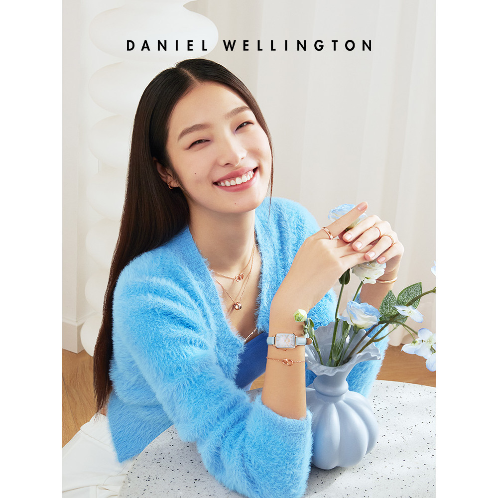 สร้อยคอมินิแคลวิคูลาร์ Daniel Wellington แบบเดียวกันสำหรับคู่รัก