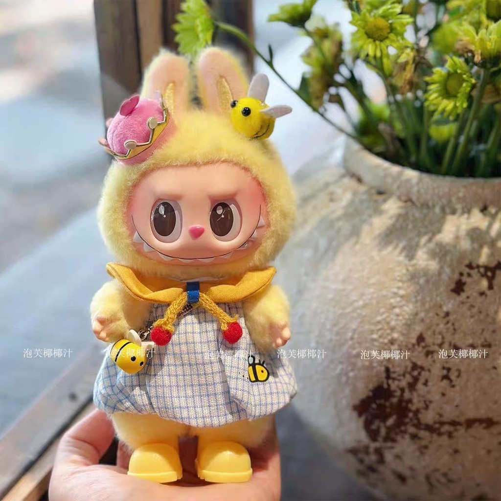 Labubu labu เสื้อผ้าเด็กด้านหน้ากระโปรงพลังงานสูง Childlike เสื้อผ้าไวนิลจี้ 123 รุ่น 17 ซม.เสื้อผ้า