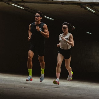 MOTIVE SOCK ถุงเท้าวิ่ง รุ่น ULTRA SPEED - Pure Contrast Colors - ถุงเท้าวิ่ง ระบายอากาศดี