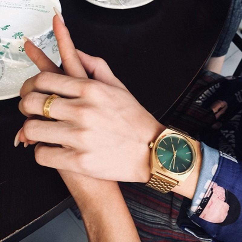 Daigou Nixon Nixon นาฬิกาผู้ชายผู้หญิง Unisex นาฬิกาควอตซ์ทองสีเขียวนาฬิกาแฟชั่น A0451919