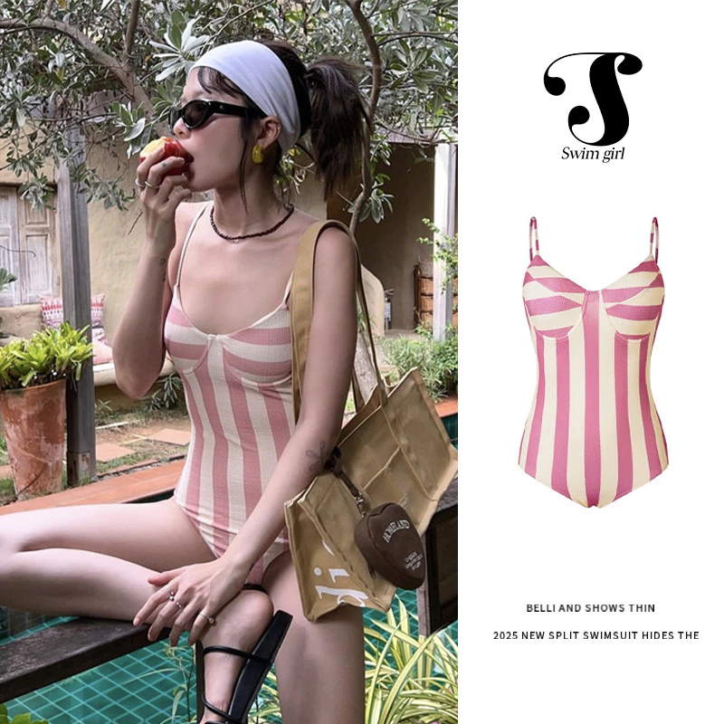 swim girl ชุดว่ายน้ำวันพีช ชุดว่ายน้ำผู้หญิง มีโครง ลายทางสีชมพูและสีขาว summer beach