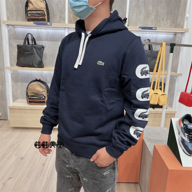 เสื้อฮูดี้ข้างอกโลโก้สำหรับผู้ชาย จากคอลเล็กชันฤดูใบไม้ร่วงของ Lacoste