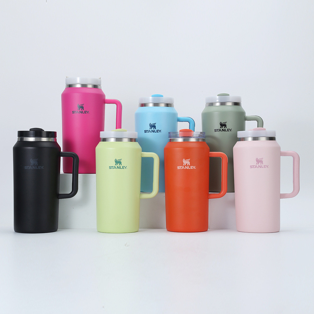 26 สินค้าใหม่ Stanley Stanley 64oz ความจุขนาดใหญ่ Super Influencer ฉนวนกันความร้อน Stanley 1.9L กระติกน้ําร้อนสแตนเลส