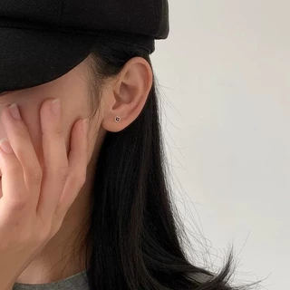ใหม่สีดําดอกไม้ต่างหูเงินหูกระดุมเจาะเครื่องประดับเริ่มต้นเจาะเครื่องประดับ
