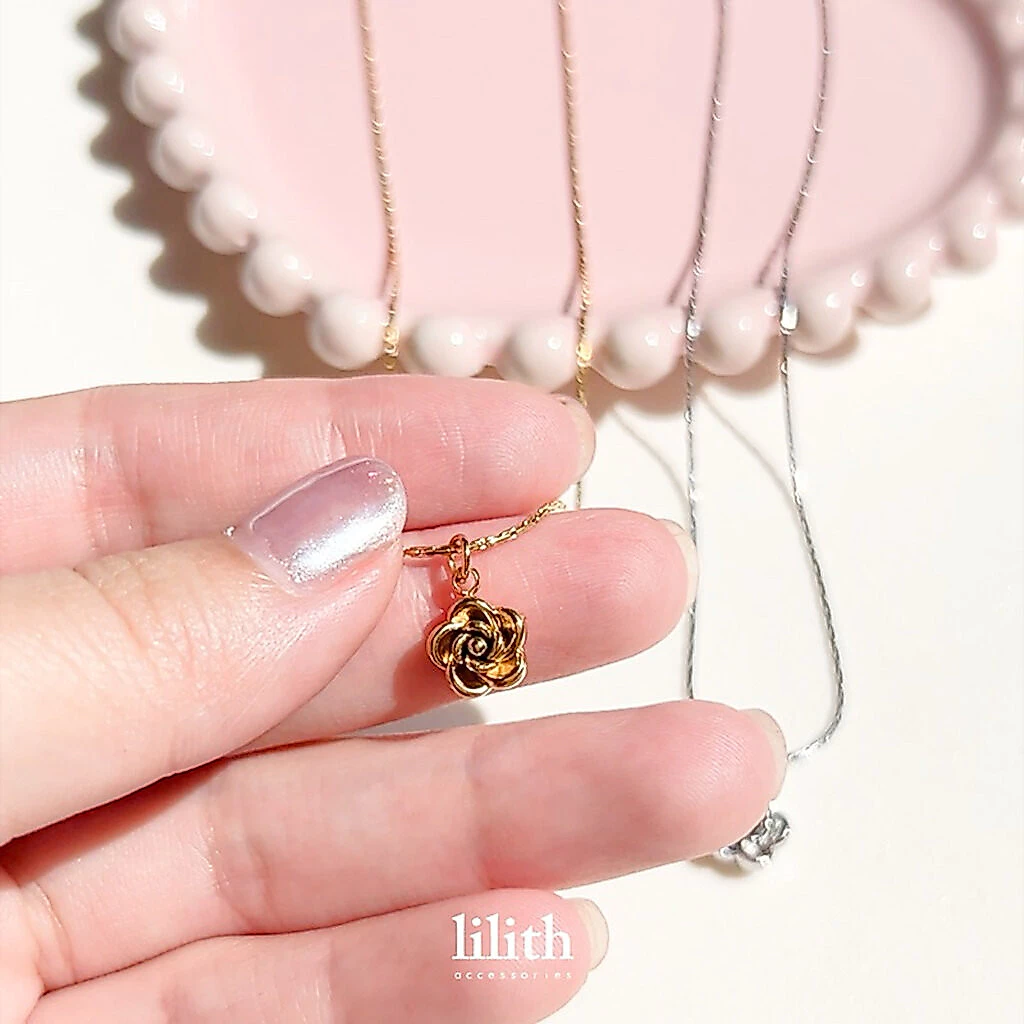 Lilith - tiny rose necklace สร้อยคอ สแตนเลส จี้ดอกไม้ ดอกกุหลาบ