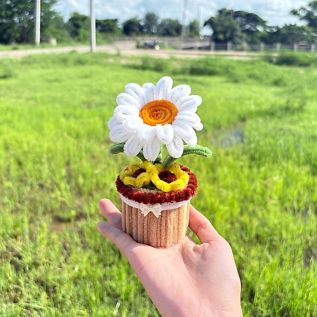 กระถางดอกเดซี่ขาว – แฮนด์เมดน่ารักจากลวดกำมะหยี่