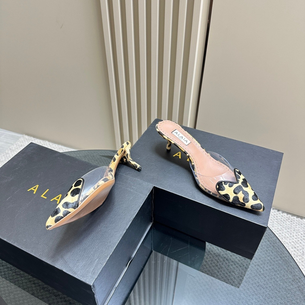 รองเท้าส้นสูงปลายแหลมสุภาพสตรี ดีไซน์ทันสมัย Alaia
