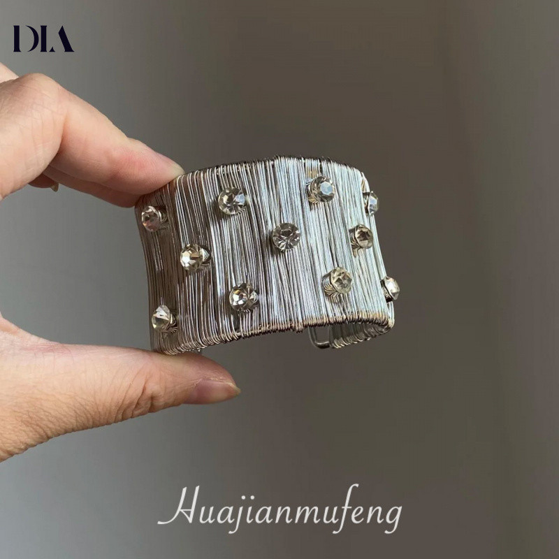 สร้อยข้อมือขอบกว้างแบบเปิด ออกแบบใหม่ สไตล์สปอร์ตหรู มีคริสตัลระยิบระยับ