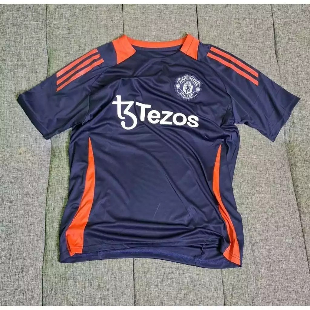 MEN.U TRAINING TEZOS NAVY 2024/2025 เสื้อฟุตบอลเกรดดั้งเดิม