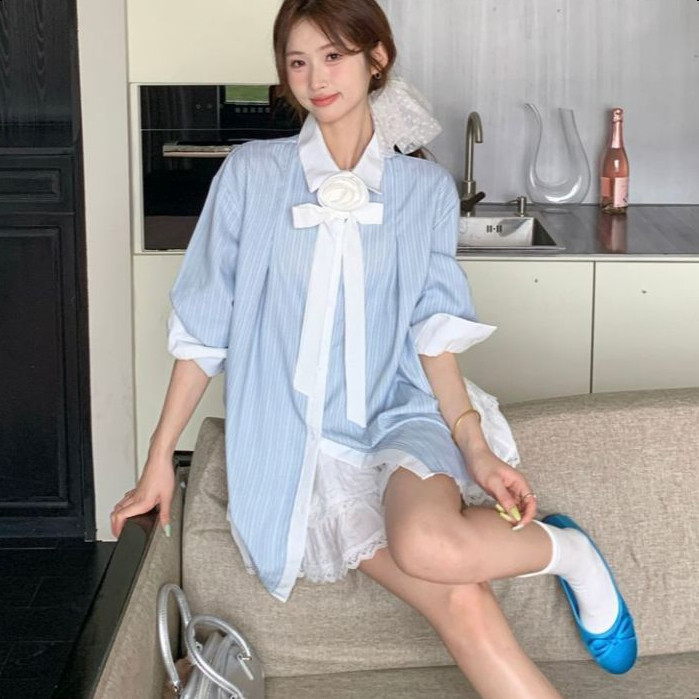 （จัดส่งภายใน24ชม）LUNA GIRL เสื้อเชิ้ตลายทางสีฟ้าอ่อนโยน ส่งเนคไทกุหลาบขาว