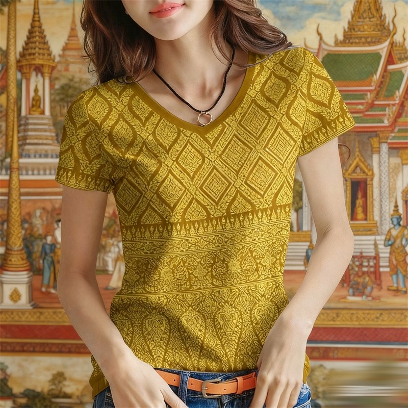 เสื้อยืดคอวีผู้หญิงพิมพ์ลาย โมติฟ ชาติพันธุ์ไทย ใส่สบาย หรูหราและสวยงาม เสื้อสายฝอ เสื้อยืดผู้หญิง หายใจสบาย