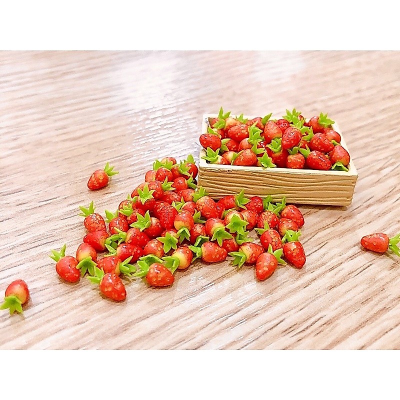 ดินปั้นสตอเบอร์รี่จิ๋ว ราคา/ชิ้น  (ส่งสินค้า 35฿ ขึ้นไป)