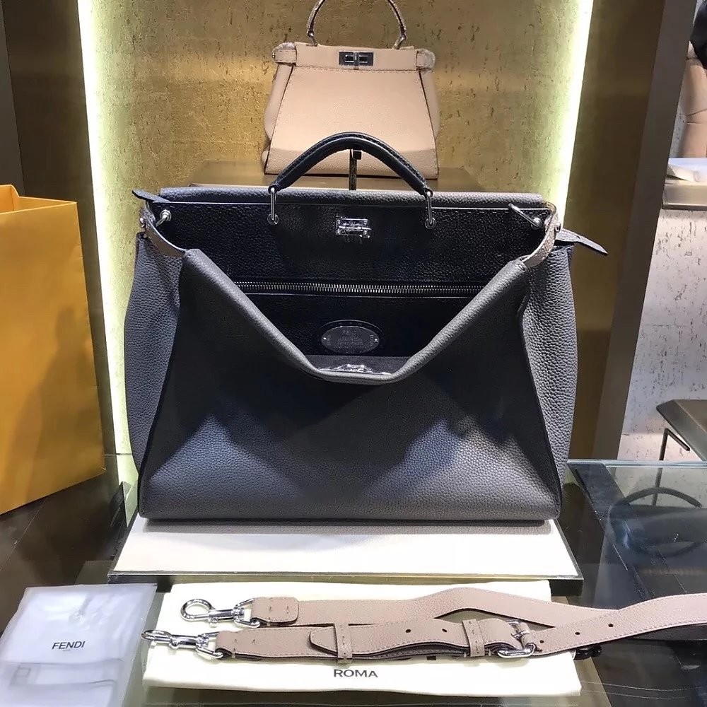 FENDI PEEKABOO กระเป๋าเอกสาร Pebbled สําหรับผู้ชายขนาดใหญ่