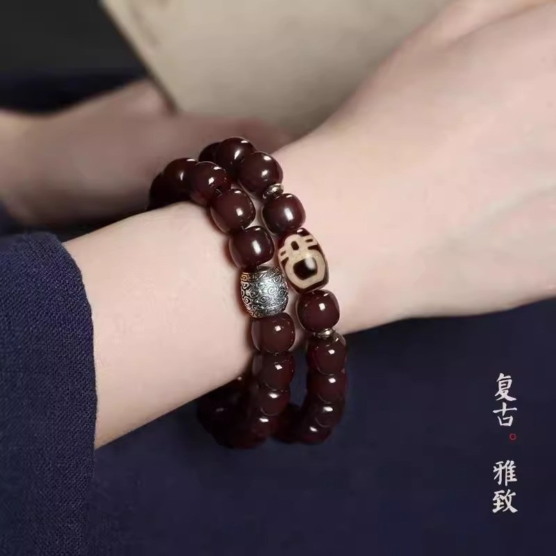 สร้อยข้อมือแฟชั่นสีดำและทอง วัสดุ God of Wealth Dzi และ Bodhi มีลูกปัดหัวใจนุ่มเก่า(lr917)