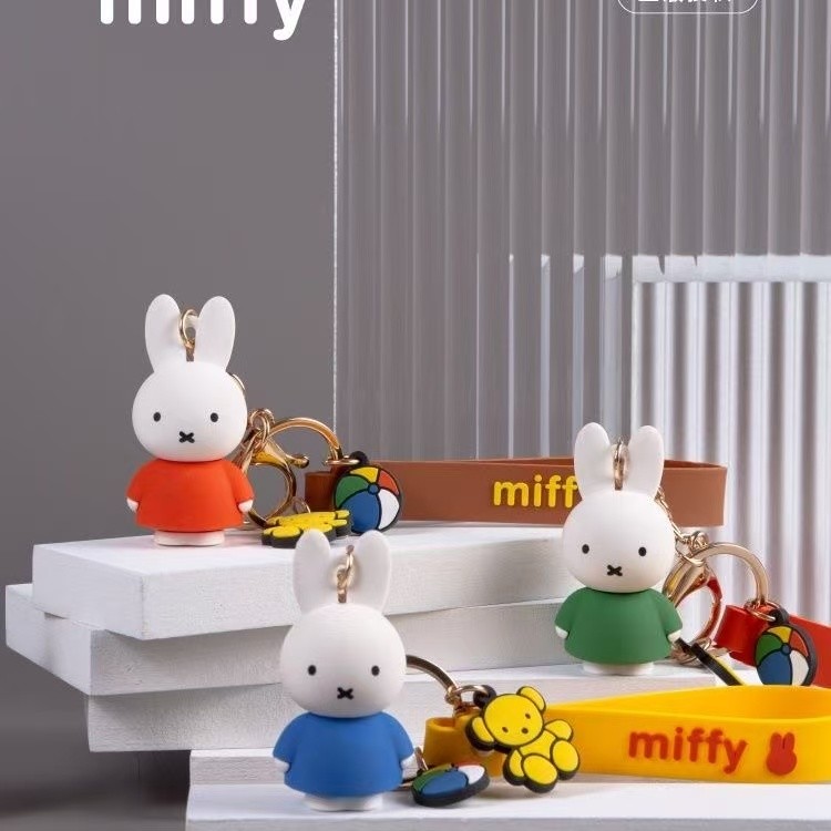 miffy keychain ตุ๊กตากระต่าย Miffy พวงกุญแจ Miffy จี้สำหรับสาวสวยกระเป๋าน่ารักพวงกุญแจของขวัญ