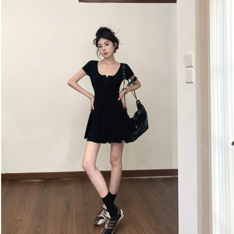 Bella Shop ชุดเดรสสีเทา คอวี แขนสั้น เซ็กซี่ ลดอายุ เอวเข้ารูป สไตล์พรีปปี้ กระโปรงสั้นทรงเอ พร้อมส่ง - รูปที่ 5