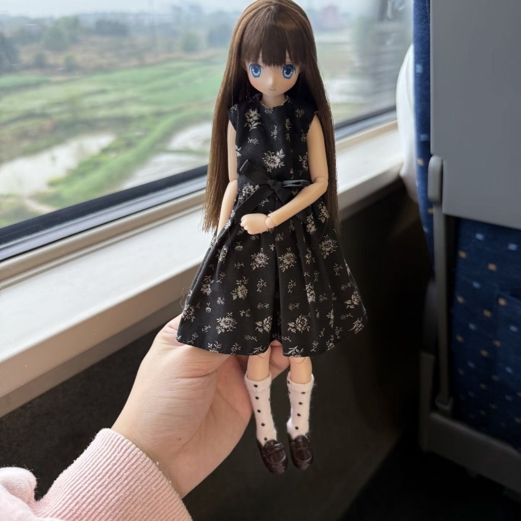 Blythe Little Ragdoll OB22/OB24 สามารถสวมใส่ชุดดอกกุหลาบสีดําหกโซนเล็กน้อย