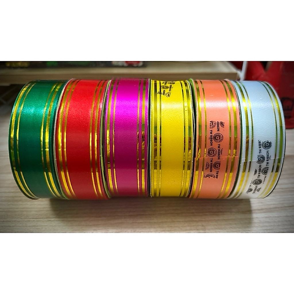 ริบบิ้น ขอบทอง ริบบิ้นเนื้อมัน เบอร์ 9 ( หน้ากว้าง 29 มิล) ตราTW /ตราระฆัง ยาว 40 หลา 💥สินค้าพร้อมส่ง💥