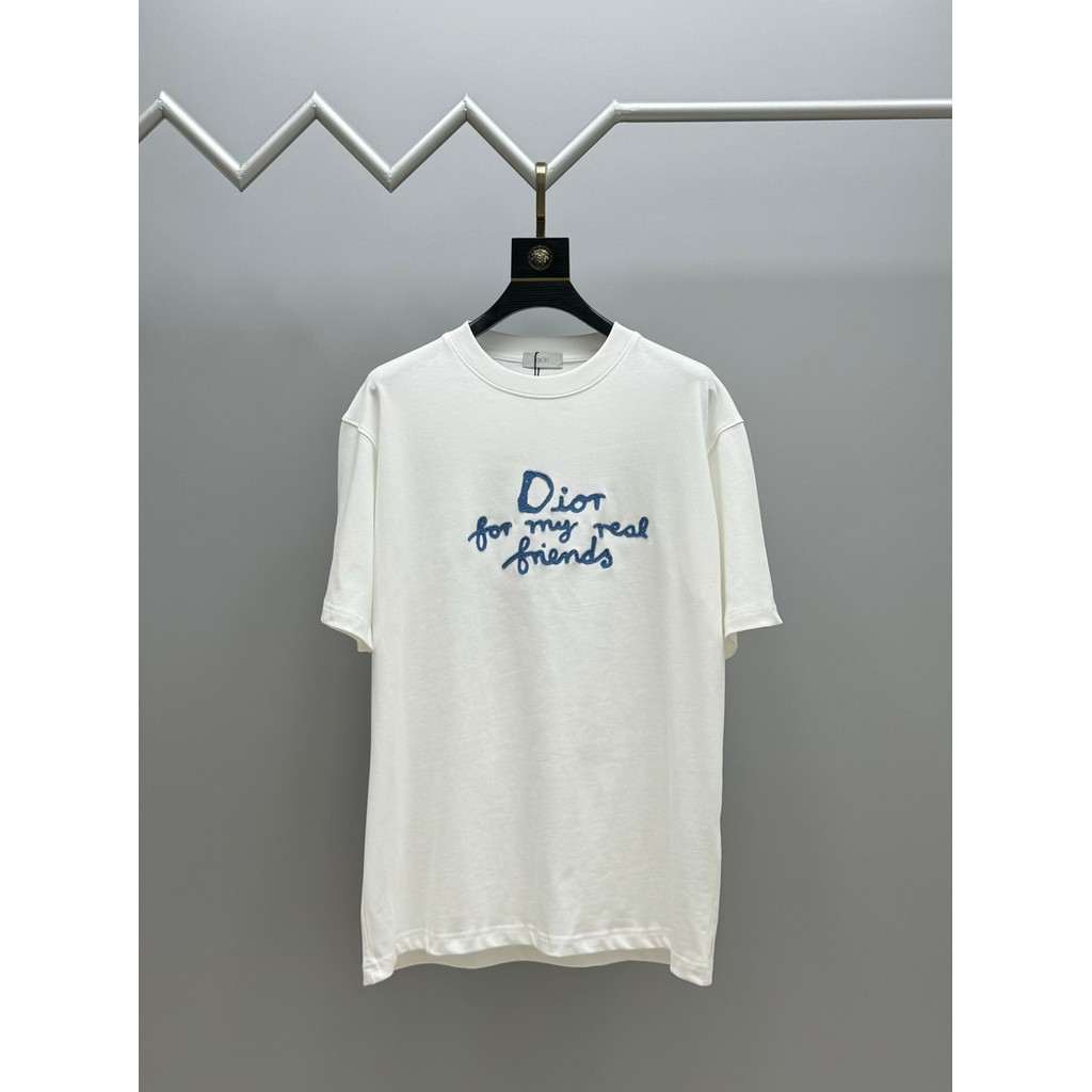 DIOR/DIOR/2026 คลาสสิกรอบคอแขนสั้นเสื้อยืดผู้ชายผู้หญิงสไตล์การพิมพ์ด้ายหรูหราสบายๆ 2025 ฤดูใบไม้ร่ว