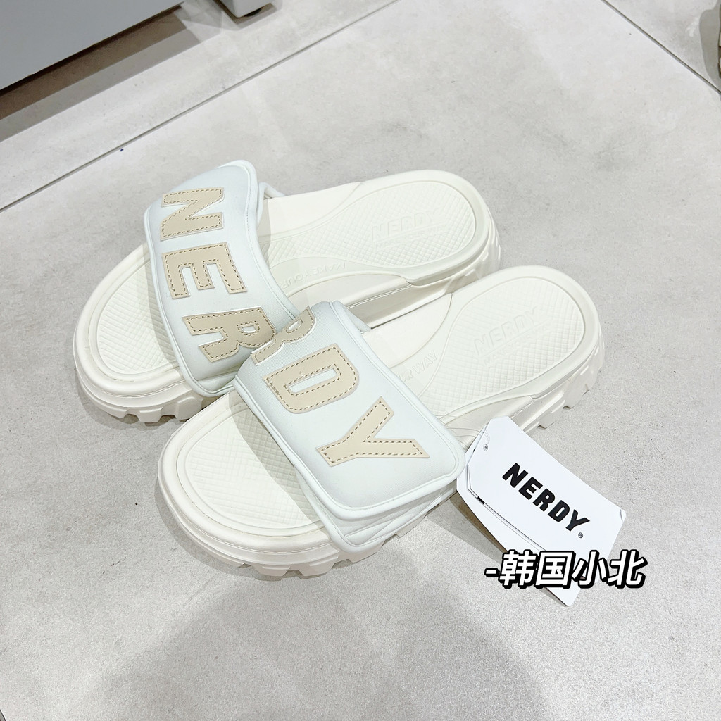 ((ส่วนลดจํากัด) เกาหลี Xiaobei nerdy Direct Mail Daigou Classic Letter Style Macaron รองเท้าแตะลําลอ