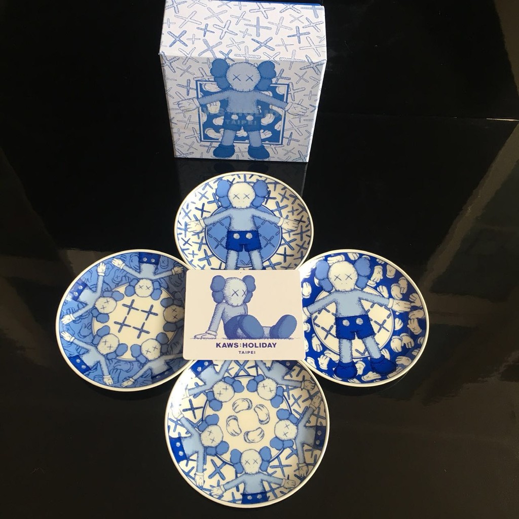 Kaws วันหยุด taipei taipei Limited Street Wear Joint Fashion Creative Ceramic Plate จาน