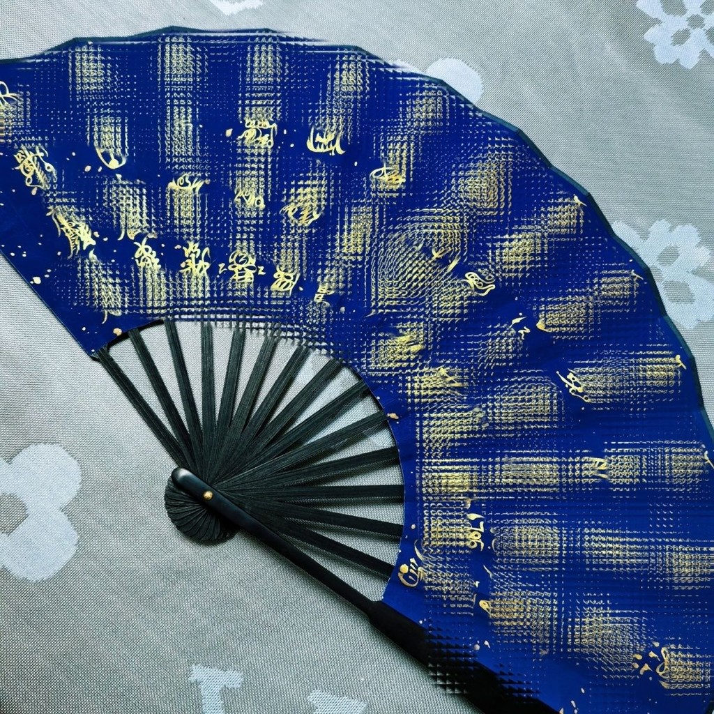 มังกรเสือภูเขาที่ทําด้วยมือห้าฟ้าร้องห้าถนนมือวาดไม้ไผ่พัดลมที่กําหนดเองสามสิบหกหล่อพัดลมพับ hf8