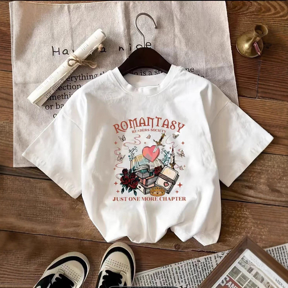 Romantic-Typewriter Pure Cotton 2025 สุภาพสตรีรอบคอใหม่ Casual Retro รูปแบบเสื้อยืดสไตล์แขนสั้นพิมพ์