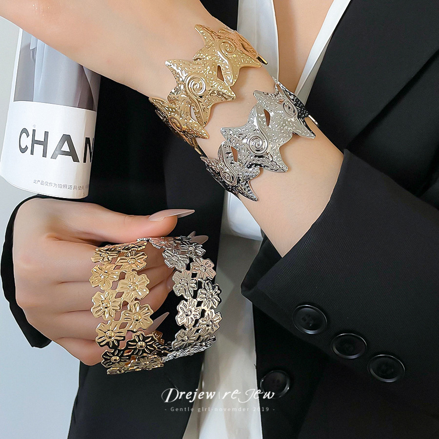 สร้อยข้อมือสไตล์ยุโรปและอเมริกา ดีไซน์ลายดอกไม้ สำหรับคนที่ชอบแฟชั่นส่วนตัว