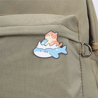 แมวน่ารัก Shark Enamel Pins ตลกสีส้มสีดําแมวเข็มกลัดการ์ตูนสัตว์ป้ายเสื้อผ้าอุปกรณ์เสริมของขวัญสําหรับเพื่อน